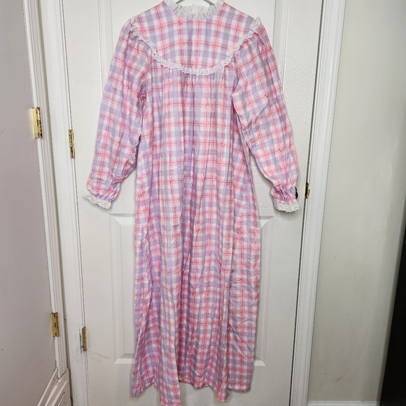Lanz of Salzburg Other - Lanz Of Salzburg Long Flannel Pajamas Size Medium